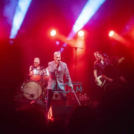 Fotos | Loquillo siempre será el dandi del rock urbano, así fue su abnegado concierto en Toledo — imagen 8