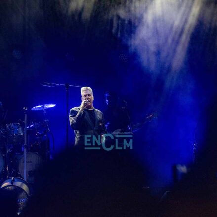 Fotos | Loquillo siempre será el dandi del rock urbano, así fue su abnegado concierto en Toledo — imagen 49