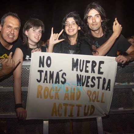 Fotos | Loquillo siempre será el dandi del rock urbano, así fue su abnegado concierto en Toledo — imagen 16