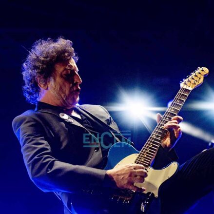 Fotos | Loquillo siempre será el dandi del rock urbano, así fue su abnegado concierto en Toledo — imagen 33