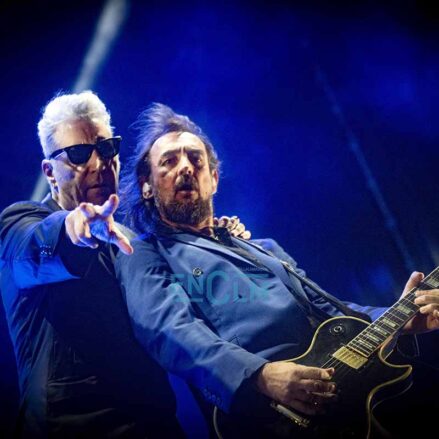 Fotos | Loquillo siempre será el dandi del rock urbano, así fue su abnegado concierto en Toledo — imagen 2