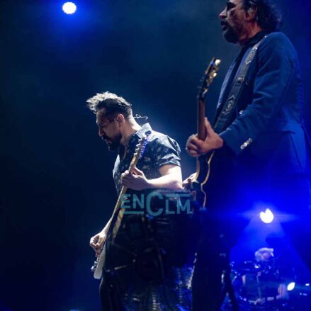Fotos | Loquillo siempre será el dandi del rock urbano, así fue su abnegado concierto en Toledo — imagen 10