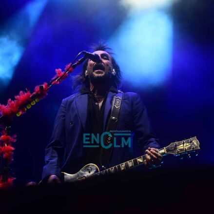 Fotos | Loquillo siempre será el dandi del rock urbano, así fue su abnegado concierto en Toledo — imagen 36