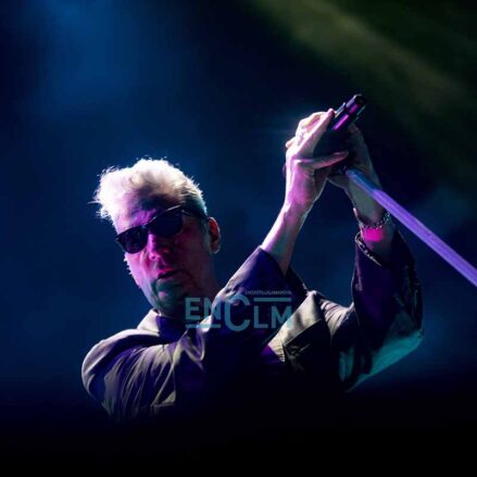 Fotos | Loquillo siempre será el dandi del rock urbano, así fue su abnegado concierto en Toledo — imagen 3