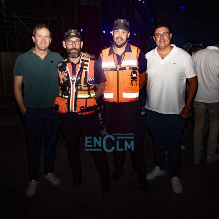 Fotos | Loquillo siempre será el dandi del rock urbano, así fue su abnegado concierto en Toledo — imagen 21