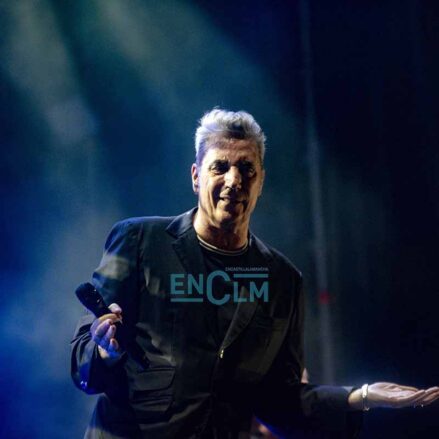 Fotos | Loquillo siempre será el dandi del rock urbano, así fue su abnegado concierto en Toledo — imagen 9