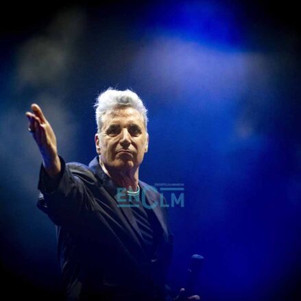 Fotos | Loquillo siempre será el dandi del rock urbano, así fue su abnegado concierto en Toledo — imagen 46