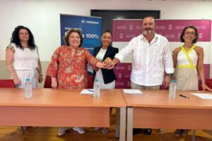 Firma de convenio entre el Ayuntamiento de Olías del Rey y Savia Homes