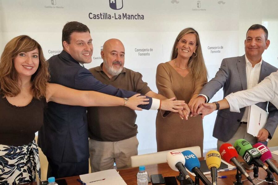 Toledo | Actúan para mejorar la convivencia vecinal en los «pisos negros» del Polígono