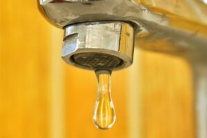 Corte de agua en varias zonas de Guadalajara.