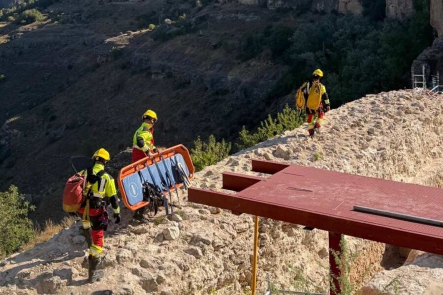 Rescatan en Cuenca a un trabajador que sufrió una caída mientras reparaba la muralla