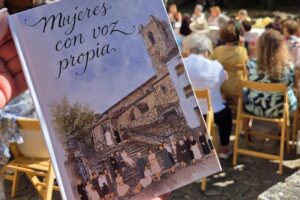 Libro "Mujeres con voz propia"