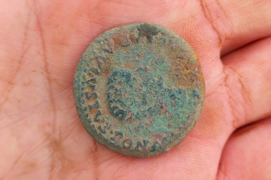 Afloran defensas perimetrales, monedas y tachuelas de sandalia en el campamento romano de La Cerca (Guadalajara)