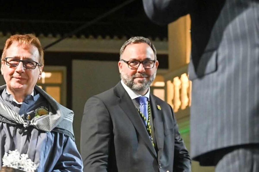 El alcalde de Tomelloso sufrió una pérdida auditiva al explotarle el cohete del chupinazo a menos de un metro