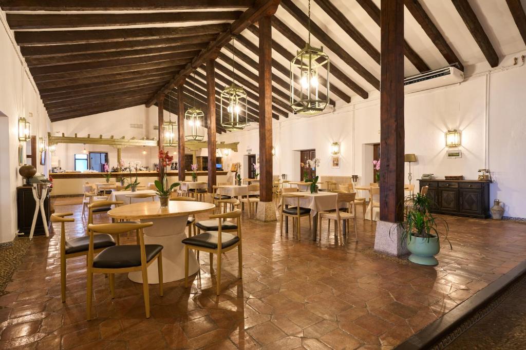 Interior del restaurante de La Almazara del Marqués