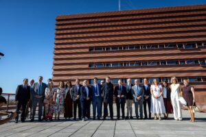 Foto de familia tras la inauguración de la Ciudad Administrativa