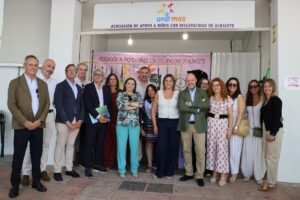 Estand de la asociación ‘Un@ Más’ en la Feria de Albacete