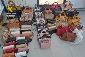 Bolsos intervenidos por la Guardia Civil de Albacete