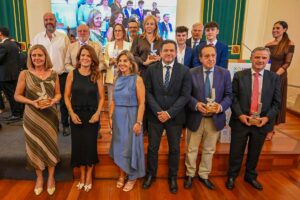 Premiados y autoridades en el acto de Reconocimiento Legado Quijote
