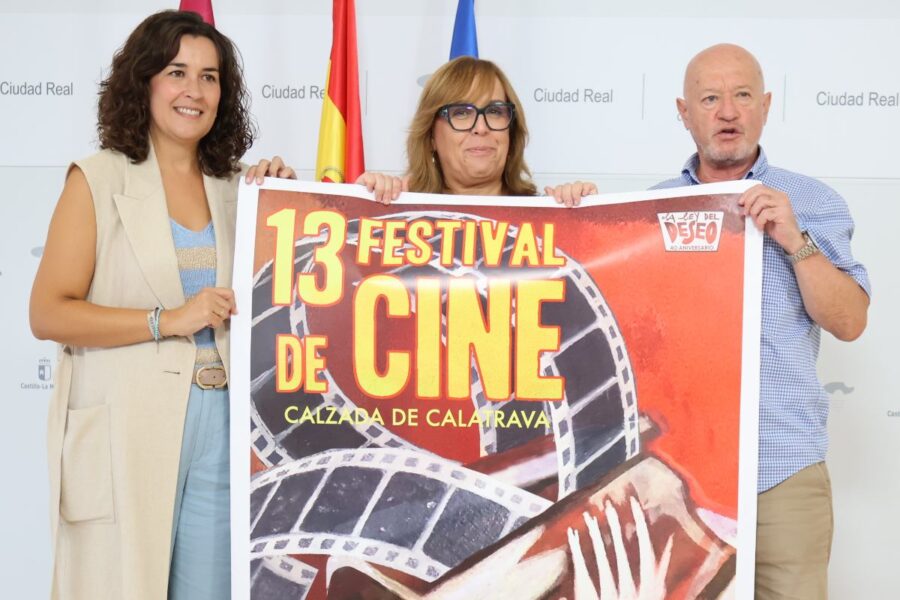 Un pueblo volcado con el cine: Calzada celebra 13 años de festival con homenaje a Bayona y mirada a Almodóvar