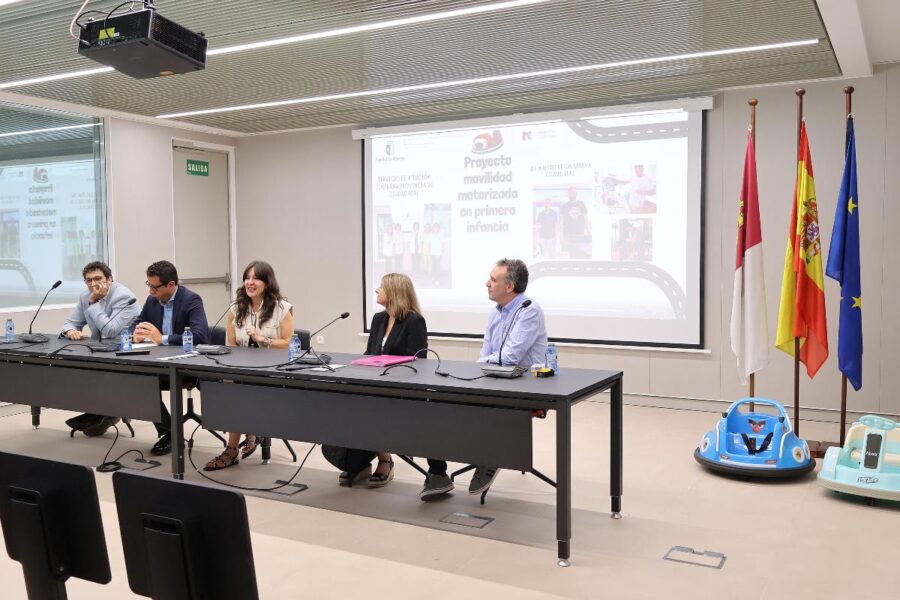 Un coche de juguete para empezar a moverse solo: el proyecto que ayuda a niños con dificultades motoras en Ciudad Real