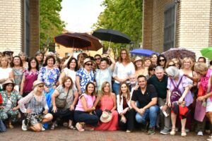 La consejera de Igualdad se reúne con más de 200 mujeres en la Feria de Albacete