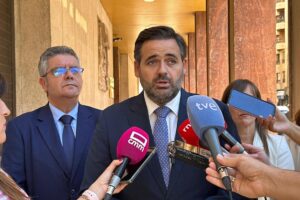 Núñez atiende a los medios antes de asistir al inicio del Año Judicial en Castilla-La Mancha. Foto: PP