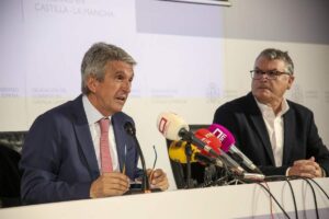 Sabrido y Bañón, dando cuenta del balance del verano.