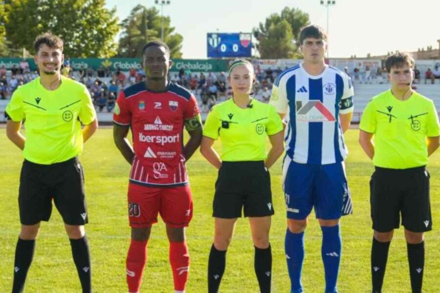 María Navarro Moya, primera árbitra en dirigir un partido de Tercera RFEF en Castilla-La Mancha