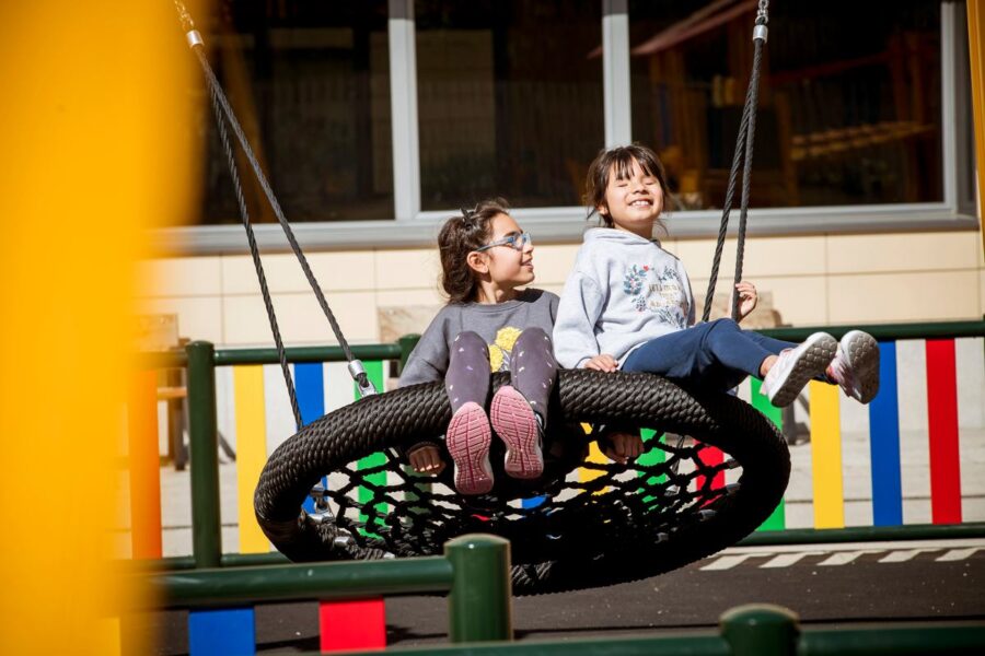Más de 320 estudiantes con ceguera en Castilla-La Mancha: la ONCE apuesta por patios accesibles y comedores inclusivos