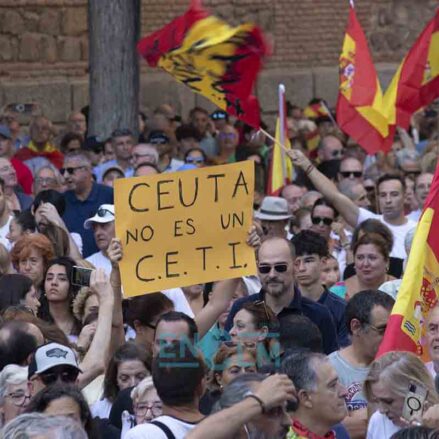 En imágenes, la masiva concentración de Toledo por Ceuta: 6.000 personas, según el ayuntamiento — imagen 13