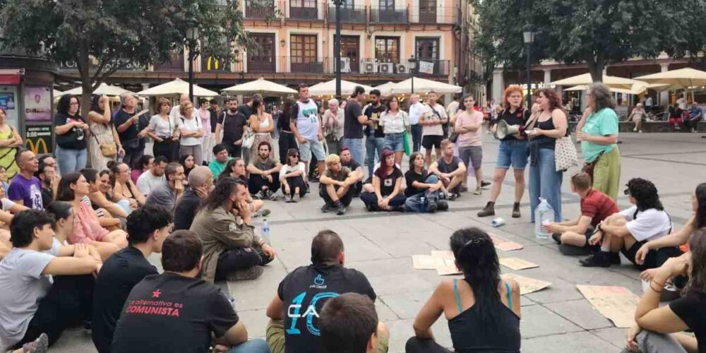 Concentración que convocó este domingo la Unión Popular de Inquilinos en Toledo este domingo.