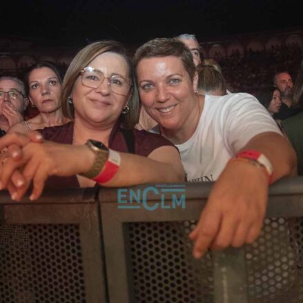 Fotos | Sencillamente encandiladora, así fue Vanesa Martín en su actuación en la Plaza de Toros de Toledo — imagen 29