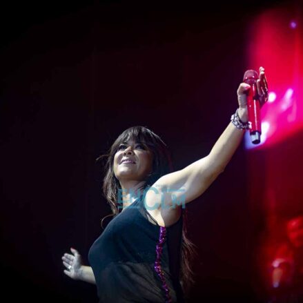 Fotos | Sencillamente encandiladora, así fue Vanesa Martín en su actuación en la Plaza de Toros de Toledo — imagen 38