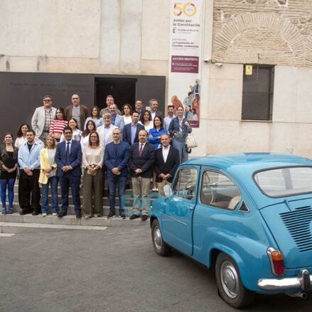 Fotos | El Seat 600, los movimientos sociales, las primeras elecciones democráticas… La exposición sobre la Transición en Toledo — imagen 1