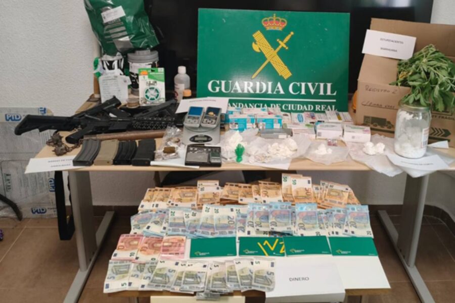 Cinco detenidos por tráfico de drogas en dos pueblos de Ciudad Real: intervenidas varias armas
