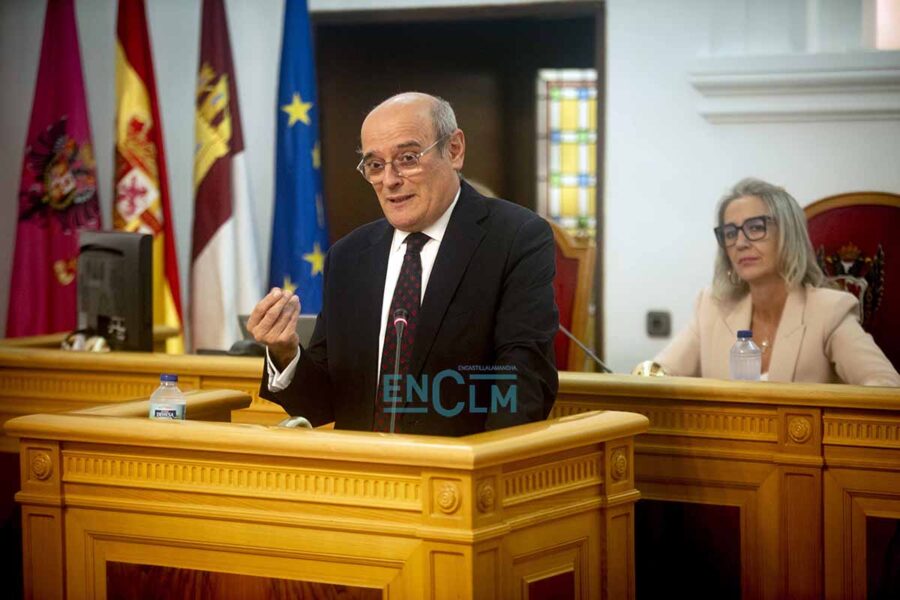 Vox garantiza a Velázquez un «equipo sólido» hasta final de legislatura y marca distancias por la ZBE