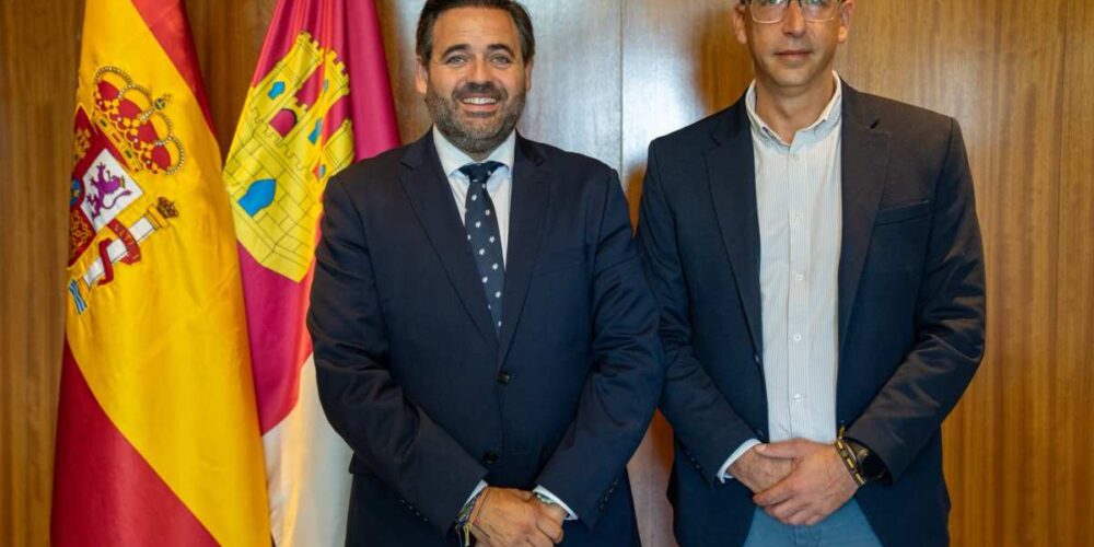 Paco Núñez posa con Jaime de Hita.