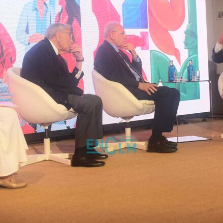 Fotos | El encuentro entre Page, Martín Villa y Alfonso Guerra en Toledo para hablar de la Transición — imagen 43