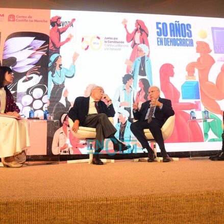 Fotos | El encuentro entre Page, Martín Villa y Alfonso Guerra en Toledo para hablar de la Transición — imagen 45