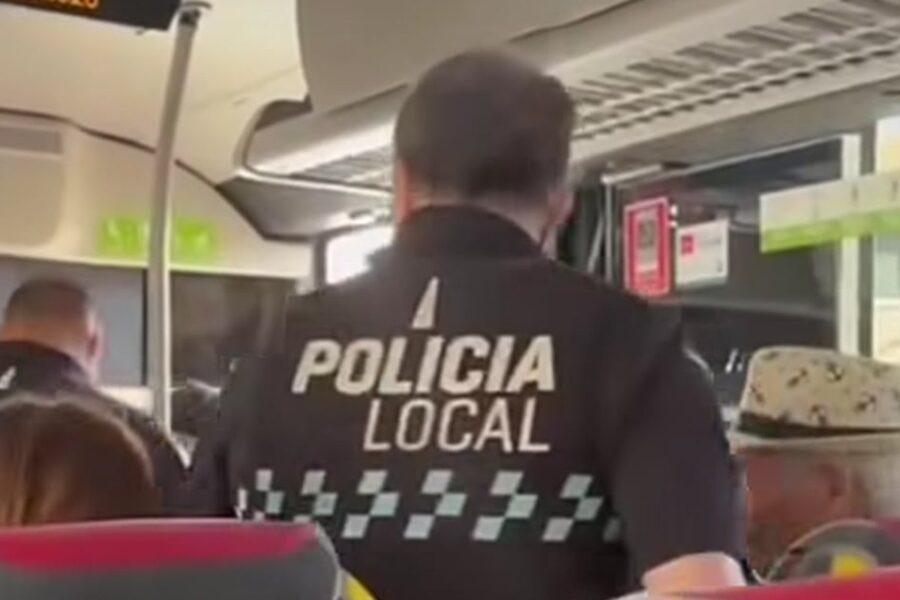 Detenido un hombre por agredir sexualmente a una mujer en un bus en Ugena (Toledo): los pasajeros le retuvieron