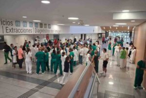 Así estaba el hospital de Toledo este jueves tras la suspensión de la actividad en el laboratorio.