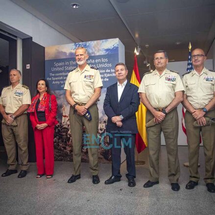 Fotos | La visita del Rey a la exposición en Toledo que celebra el papel de España en la independencia de los Estados Unidos — imagen 1