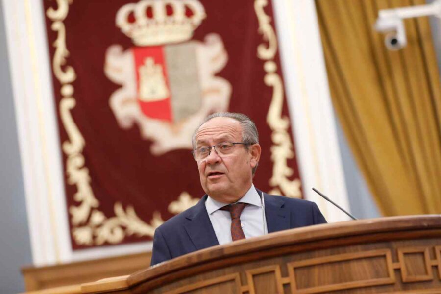 Techo de gasto: la Junta defiende que es «muy prudente», el PP pide deflactar el IRPF y Vox critica la deuda