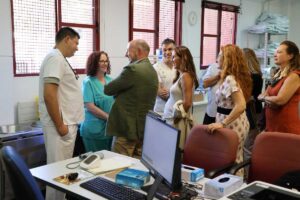 El director gerente del Sescam, Alberto Jara, ha visitado el Puesto de Atención a Urgencias Sanitarias (PAUS)