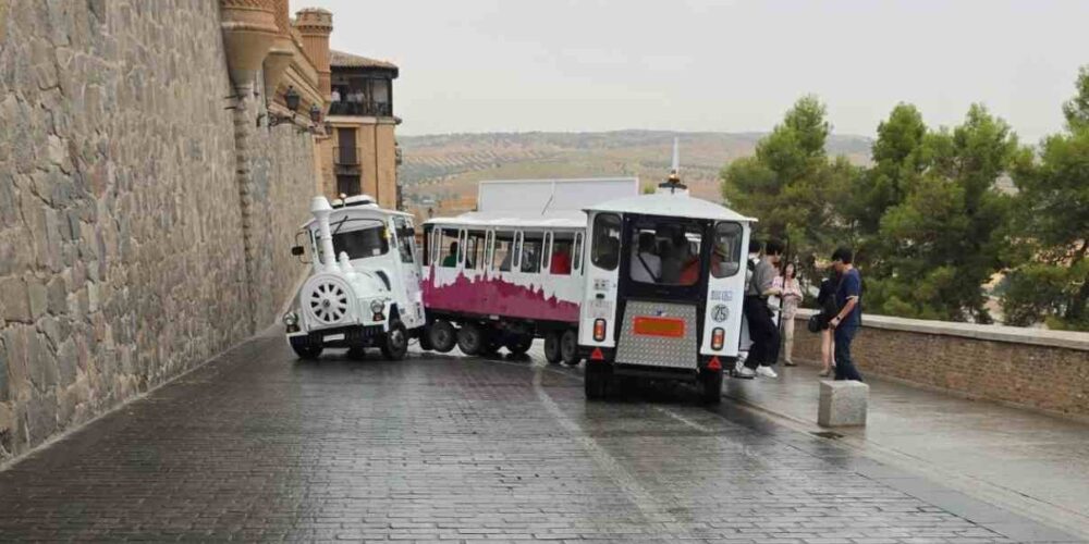 Imagen del accidente del trenecito turístico de Toledo.