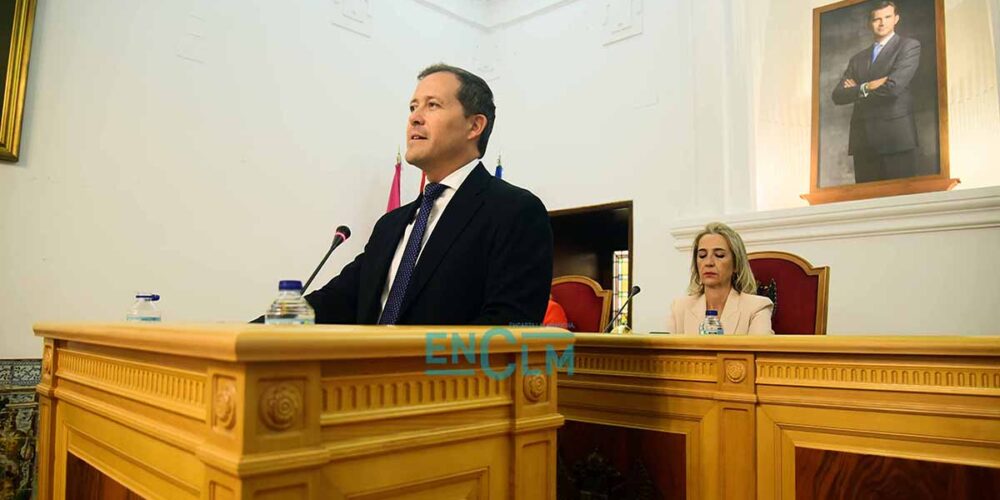El alcalde de Toledo, Carlos Velázquez, en el debate del estado del municipio 2026. Foto: ENCLM/Rebeca Arango
