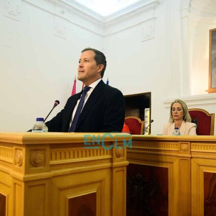 El alcalde de Toledo, Carlos Velázquez, en el debate del estado del municipio 2026. Foto: ENCLM/Rebeca Arango