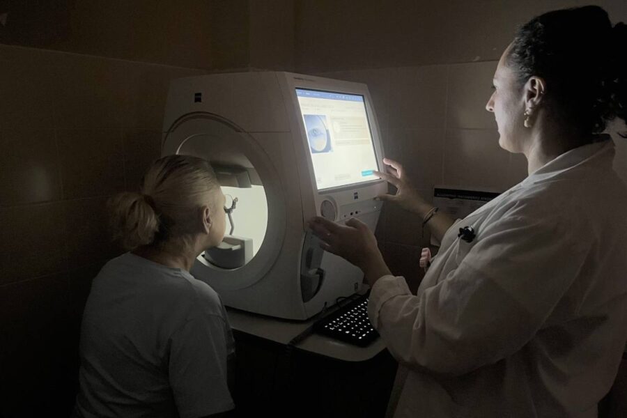 El Hospital de Villarrobledo incorpora una tecnología que reduce el tiempo de las exploraciones oftalmológicas