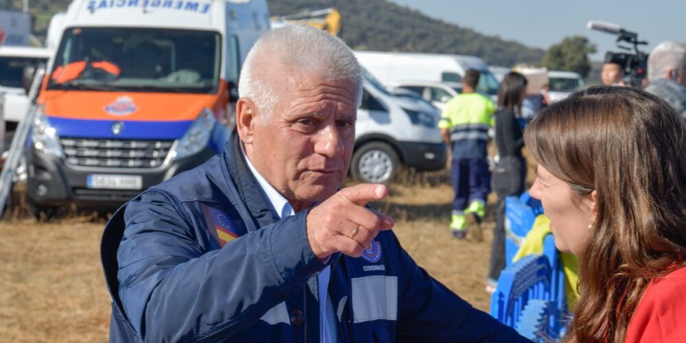 El alcalde de Urda, Manuel Galán, en el lugar del accidente ferroviario en Urda